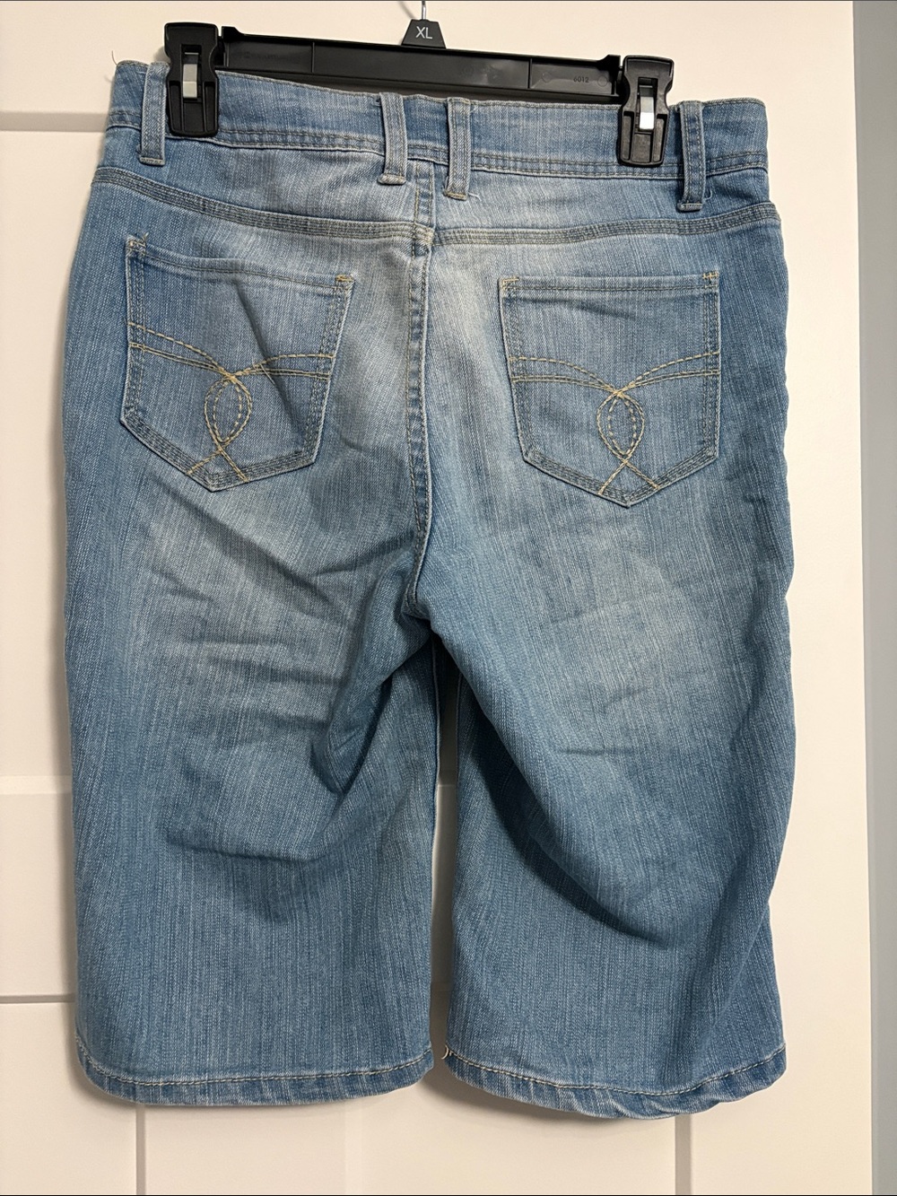 St. John’s Bay women’s denim Bermuda shorts - Picture 4 of 5